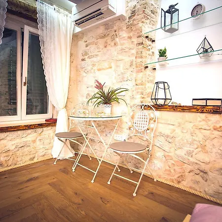 Luxury Loft In Apartment *